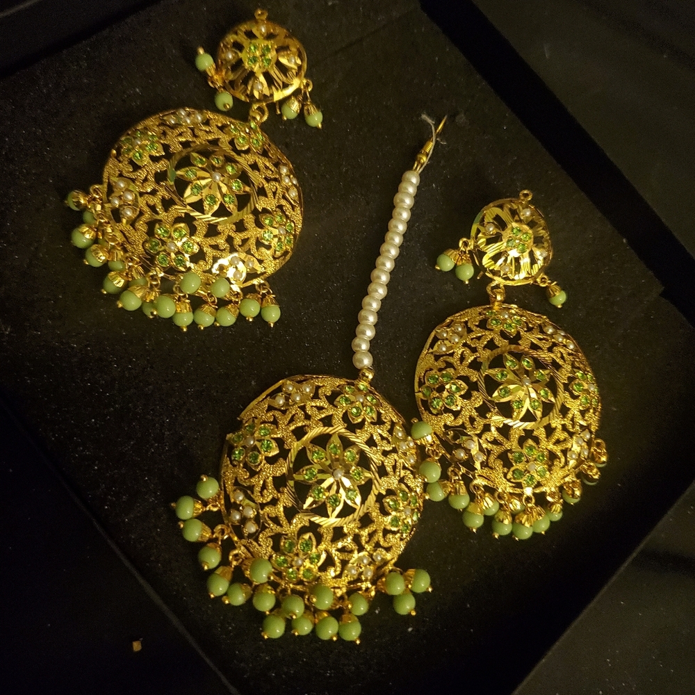 Elegant Gold and Green Filigree Earrings
